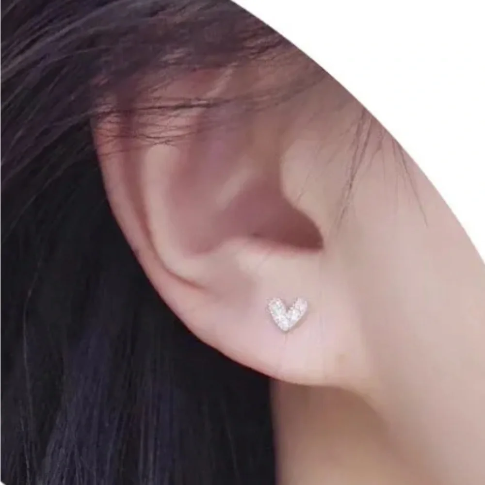 New Sterling Silver White Sapphires Heart Studs